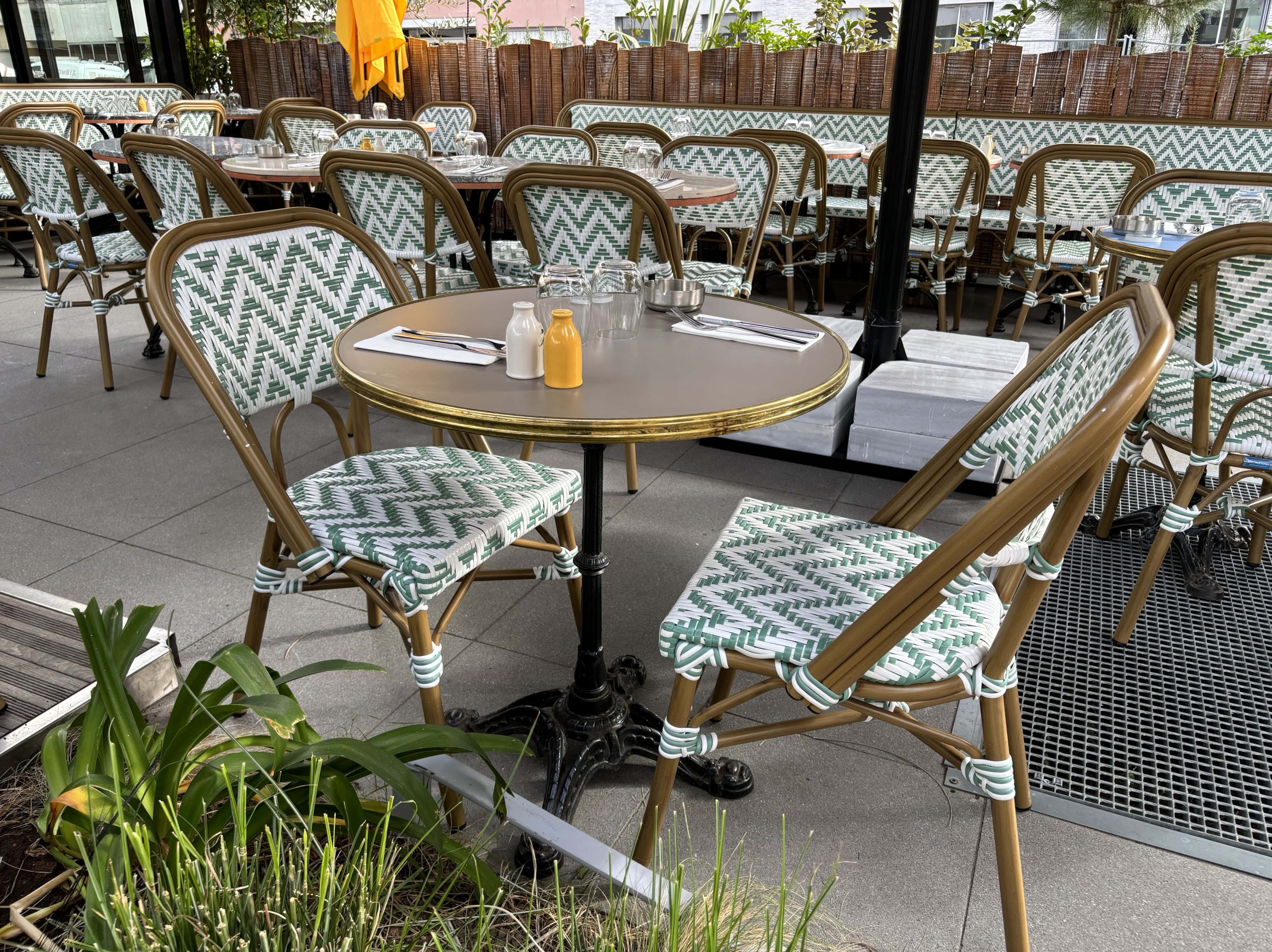 Fournisseur de Chaises et tables pour café restaurants